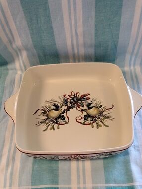Lenox Winter Greetings White Ceramic Holiday Bird Baking Dish with Red Accents
